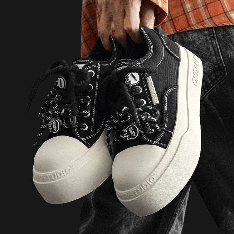 Damen Sneakers mit einem einzigartigen Schnürsystem und dämpfender Gummisohle Drune