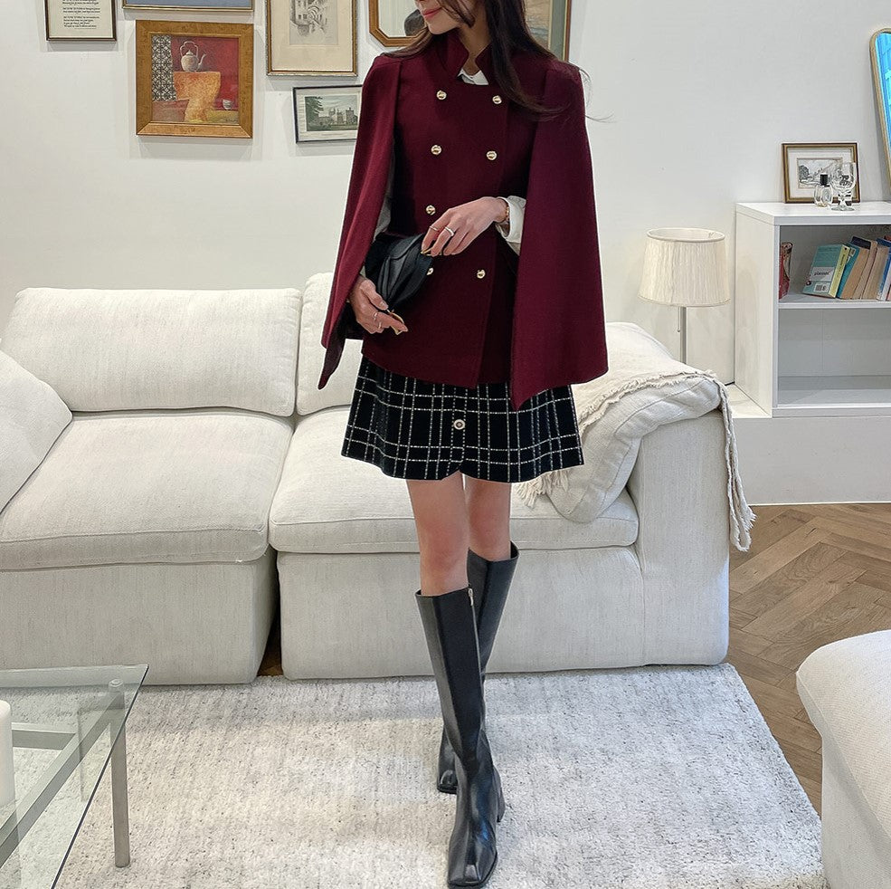 Damen Mantelcape im Tailoring‑Look mit doppelreihiger Knopfleiste und markanter Schulter Drune