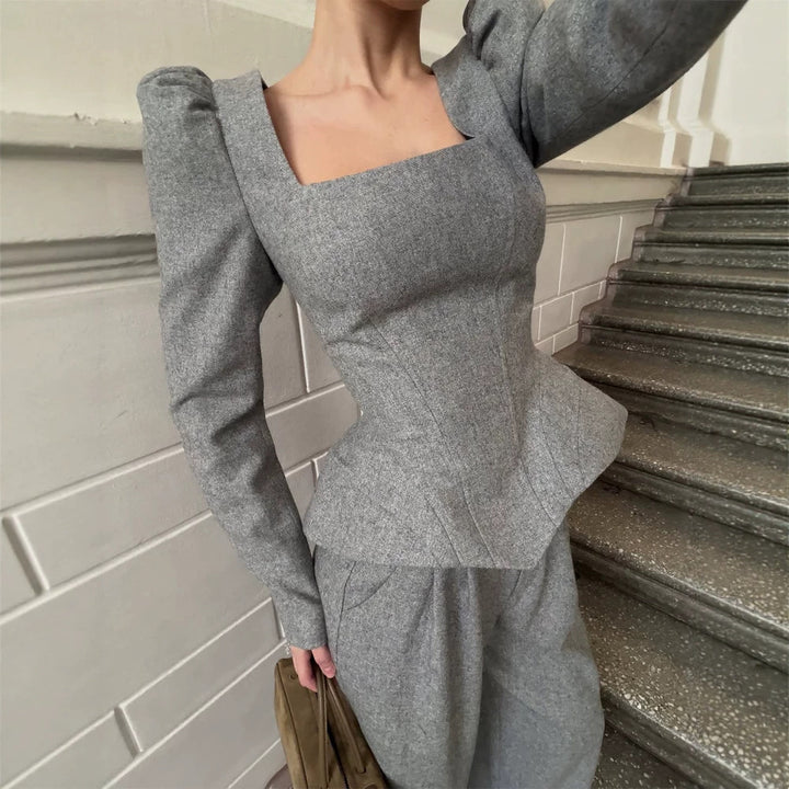 Damen Tailliertes Korsagen-Blazer-Top mit quadratischem Ausschnitt, Schößchen und betonten Schultern Drune