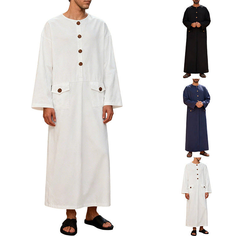 Herren nan langes minimalistisches Gewand mit Rundhalsausschnitt durchgehender Knopfleiste und aufgesetzten Pattentaschen Drune