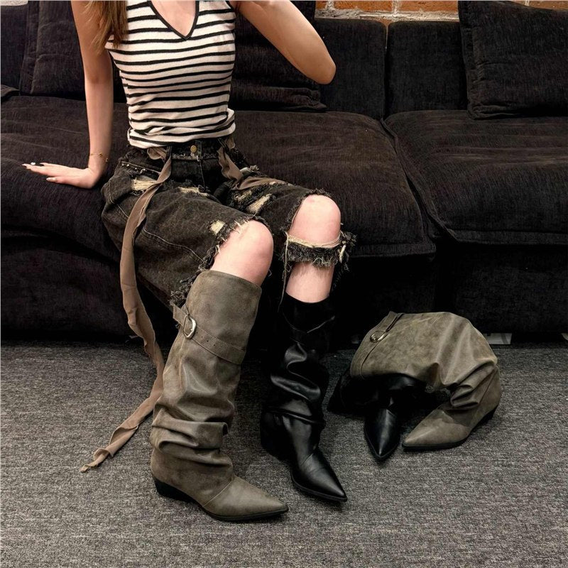 Damen kniehohe Slouch-Stiefel im Vintage-Wildleder-Look mit spitzer Zehenform und dezenter Schnallenmanschette Drune