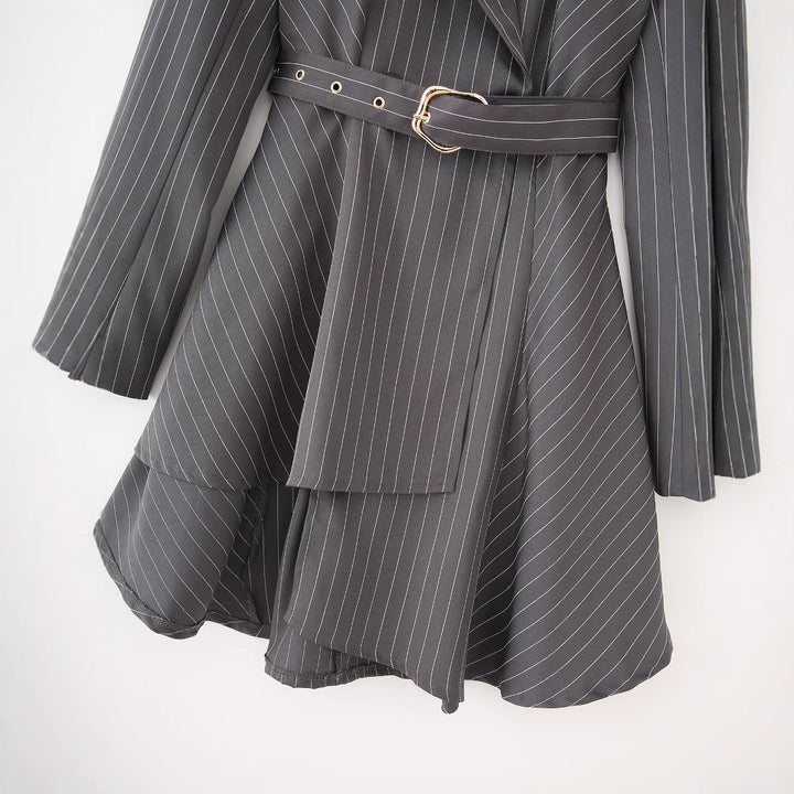 Damen nan tailliertes Blazerkleid mit Taillengürtel und ausgestelltem Stufenrock Drune