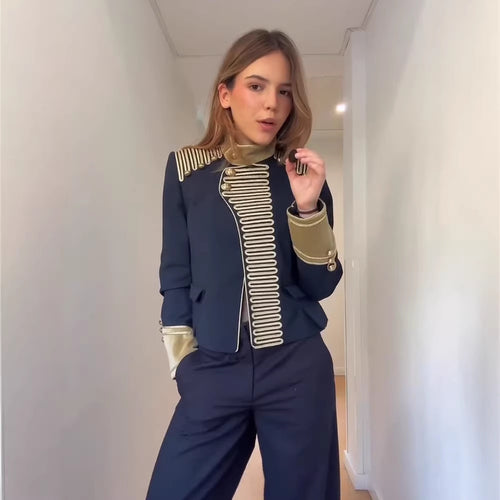 Damen Militärisch inspirierte Kurzjacke mit goldener Gallonborte und Stehkragen Drune