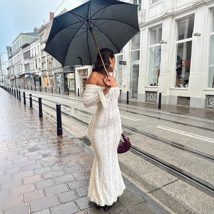 Damen 300+ Maxikleid aus Spitze mit Carmen‑Ausschnitt, ausgestellten Glockenärmeln und figurumspielender Silhouette Drune
