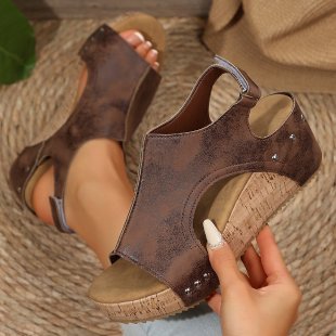 Damen nan Keilsandalette mit Fersenriemen, ergonomischem Fußbett, Korkoptik-Plateau und gepolstertem Zehenbereich Drune