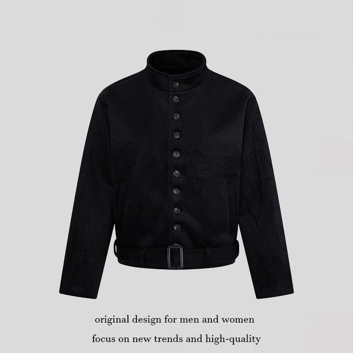 Herren Kurze Wollmix‑Jacke mit Stehkragen, durchgehender Knopfleiste und Taillengürtel Drune