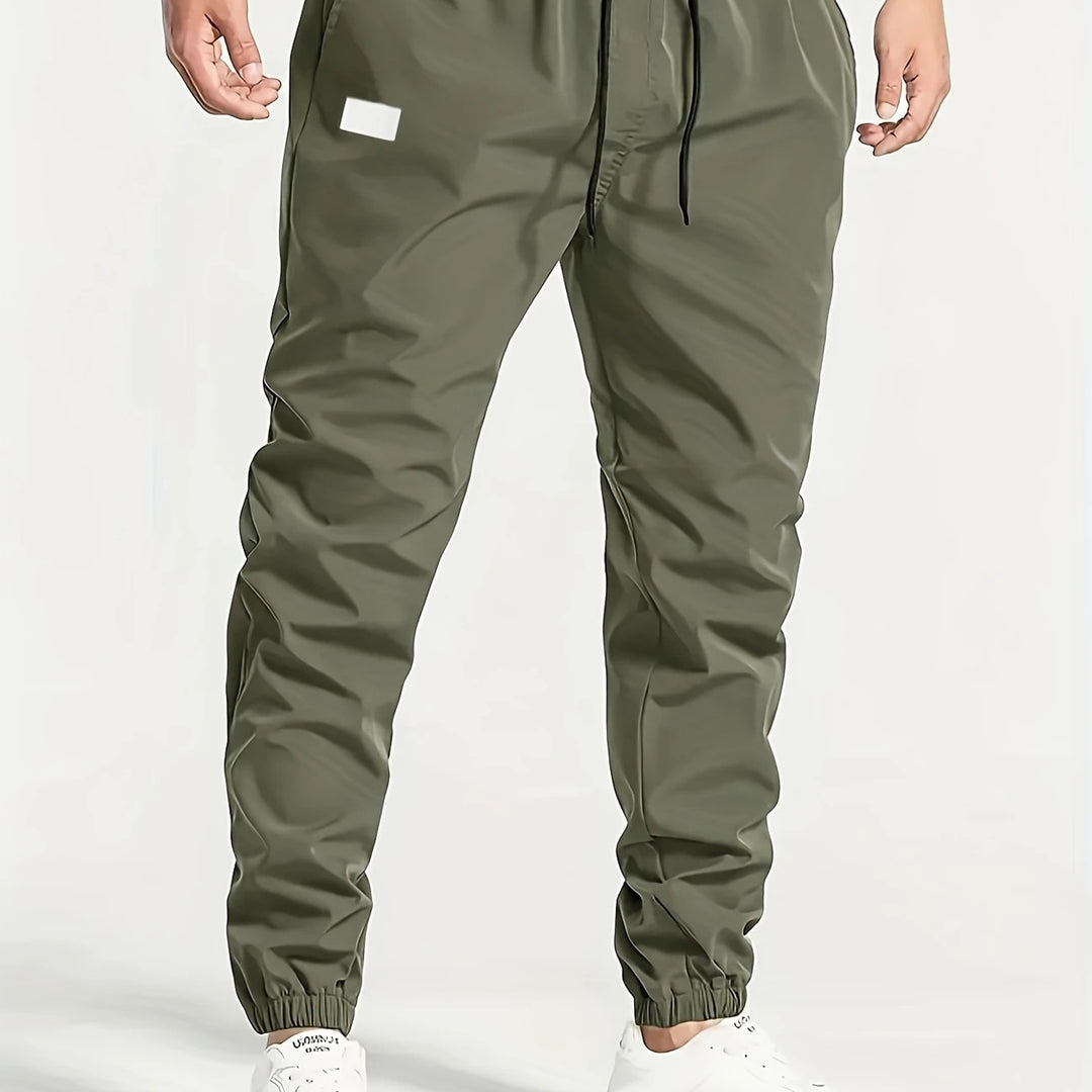 Herren Slim‑Tapered Tech‑Joggerhose mit Tunnelzugbund, elastischen Knöchelbündchen und funktionalen Seitentaschen Drune