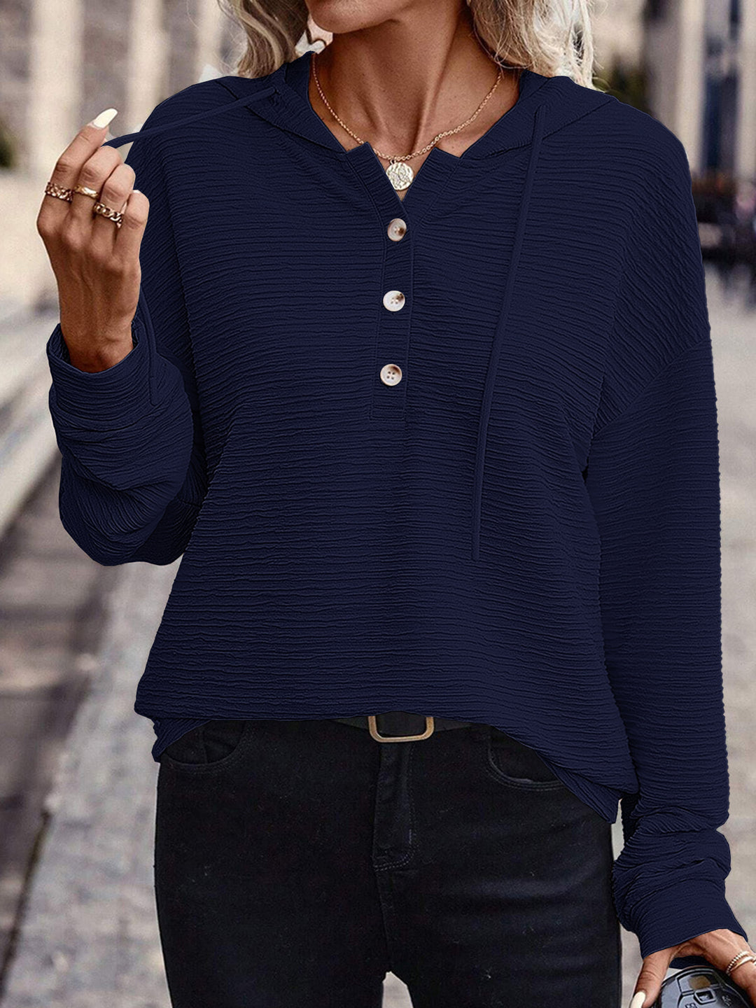 Damen Lässiges strukturiertes Kapuzen-Henley-Shirt mit Knopfleiste und Oversize-Schnitt Drune