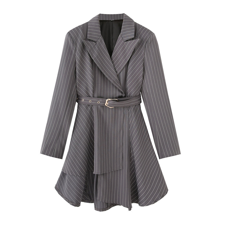 Damen nan tailliertes Blazerkleid mit Nadelstreifen, Bindegürtel und asymmetrischem Saum Drune