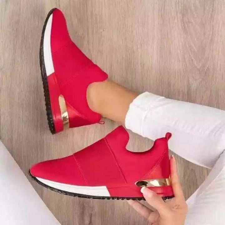 Damen Slip-On Wedgesneaker mit verstecktem Keil und Metallic-Fersenakzent Drune