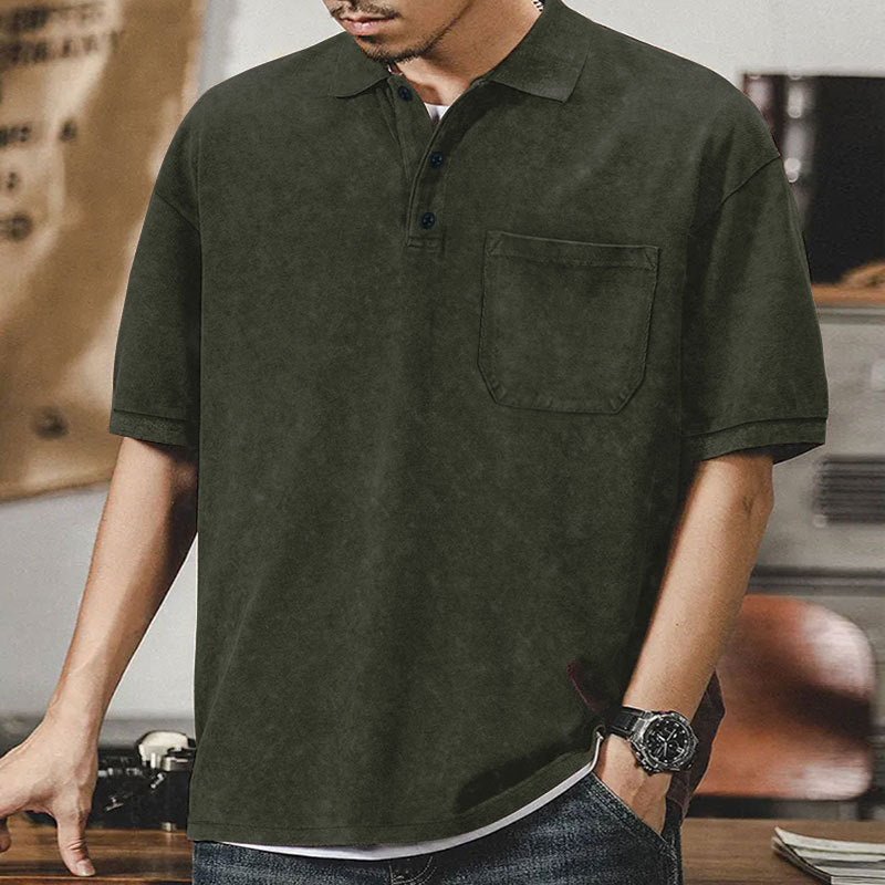 Herren nan locker geschnittenes Baumwoll-Poloshirt mit aufgesetzter Brusttasche und kurzer Knopfleiste Drune