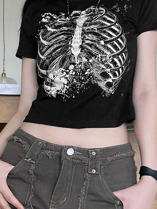 Damen Crop-T-Shirt mit verspieltem Lippenmotiv und modernem Schriftzug Drune