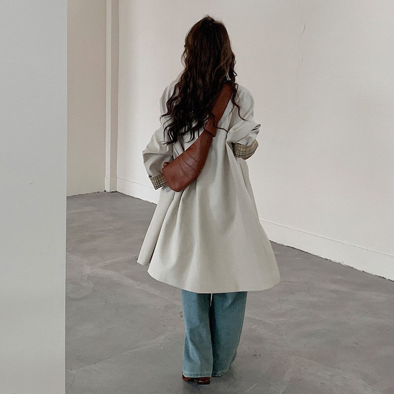 Damen leichter Trenchcoat mit kontrastierten Karomanschetten Drune