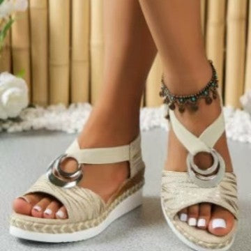Damen Espadrille-Keil-Sandalen mit geflochtener Bastsohle, elastischem Slingback und großem Metallornament Drune