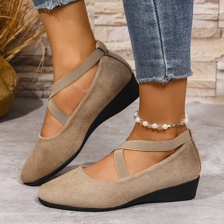 Damen  minimalistische Samt-Ballerina mit dekorativer Fußkette und ergonomischem Komfortfußbett Drune
