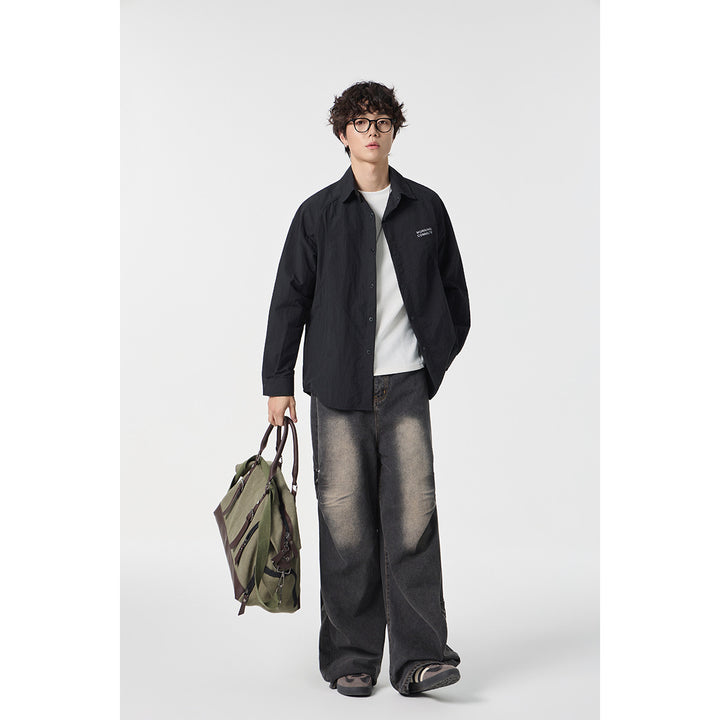 Unisex Lockeres Coach-Shirtjacke mit Kentkragen, Druckknopfleiste und minimalem Brustprint Drune