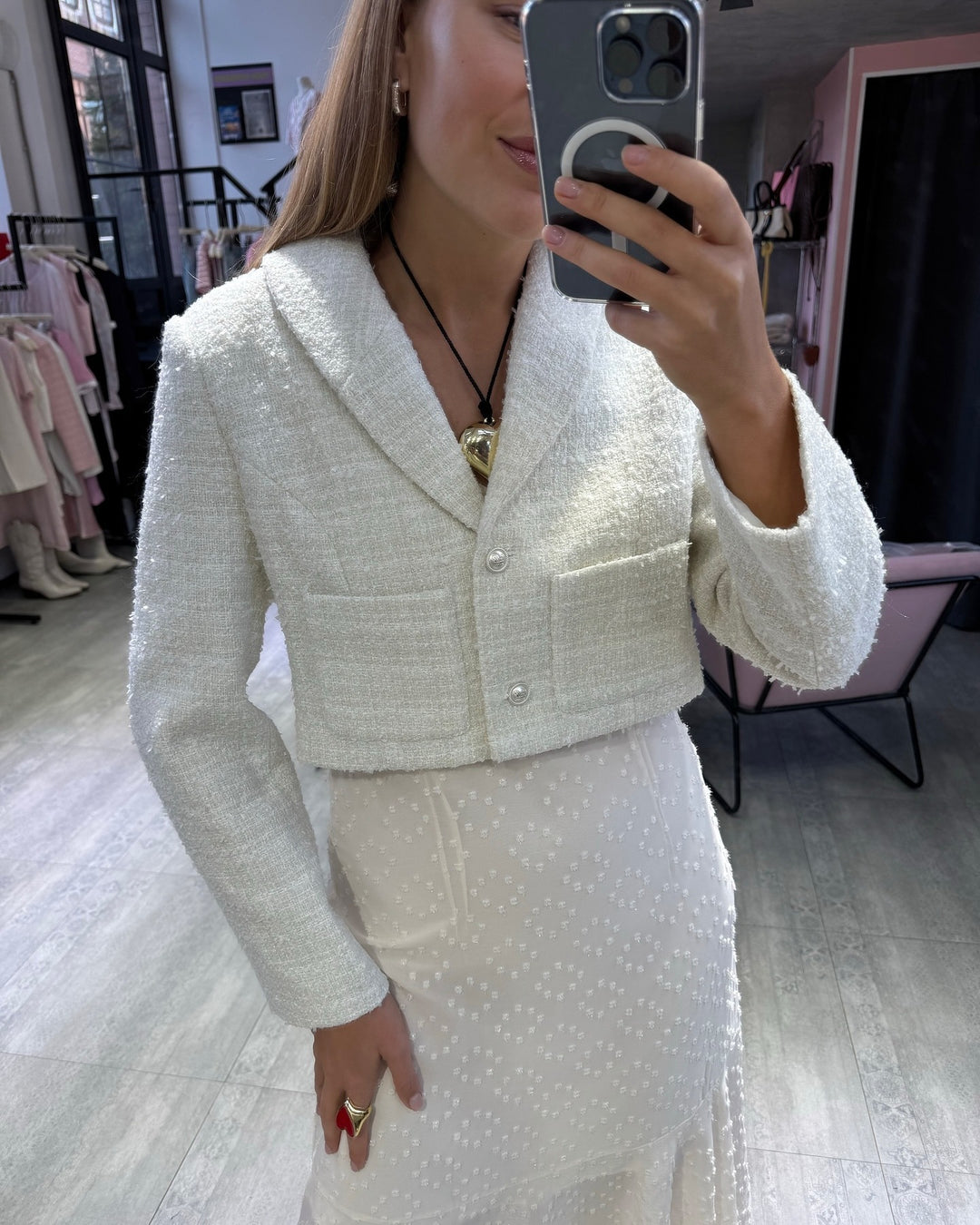Damen elegante Kurzjacke aus hochwertigem Bouclé mit schimmernden Knopfdetails Drune