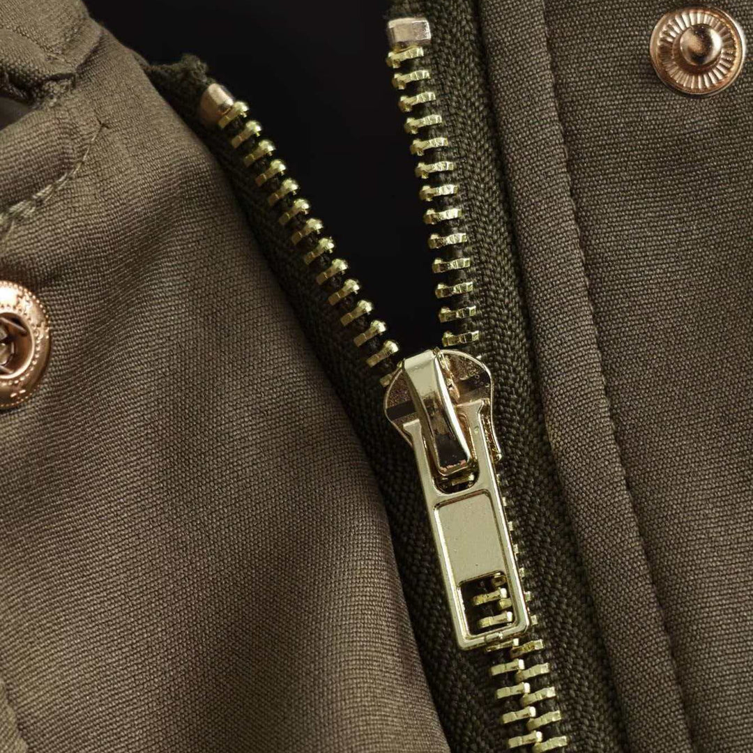 Damen nan oversized kurze Utility-Blousonjacke mit Hemdkragen, großen aufgesetzten Pattentaschen und tailliertem Bündchen Drune