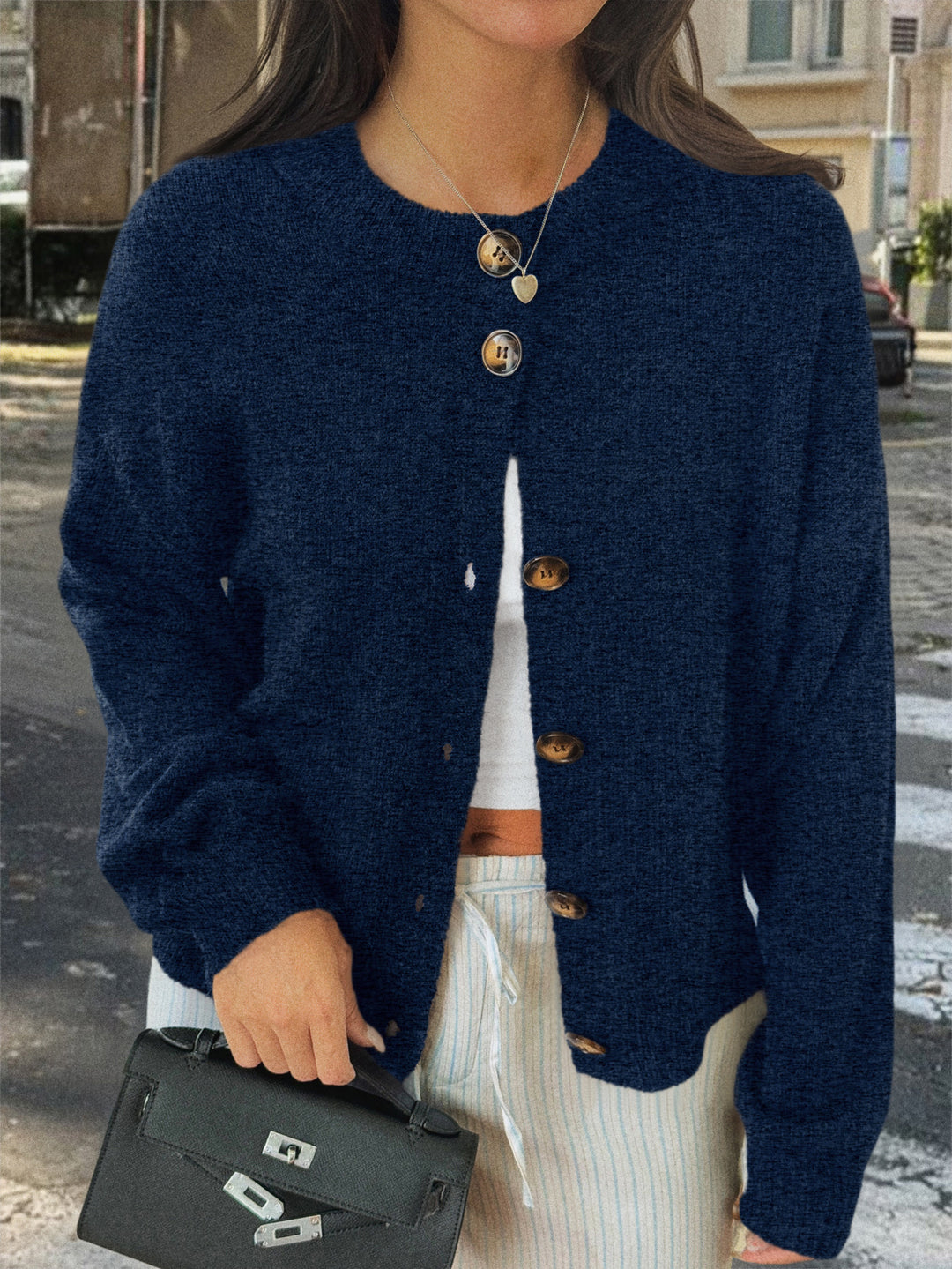 Damen nan kuscheliger Oversize-Strickcardigan mit Hornknopf-Leiste und Rundhalsausschnitt Drune