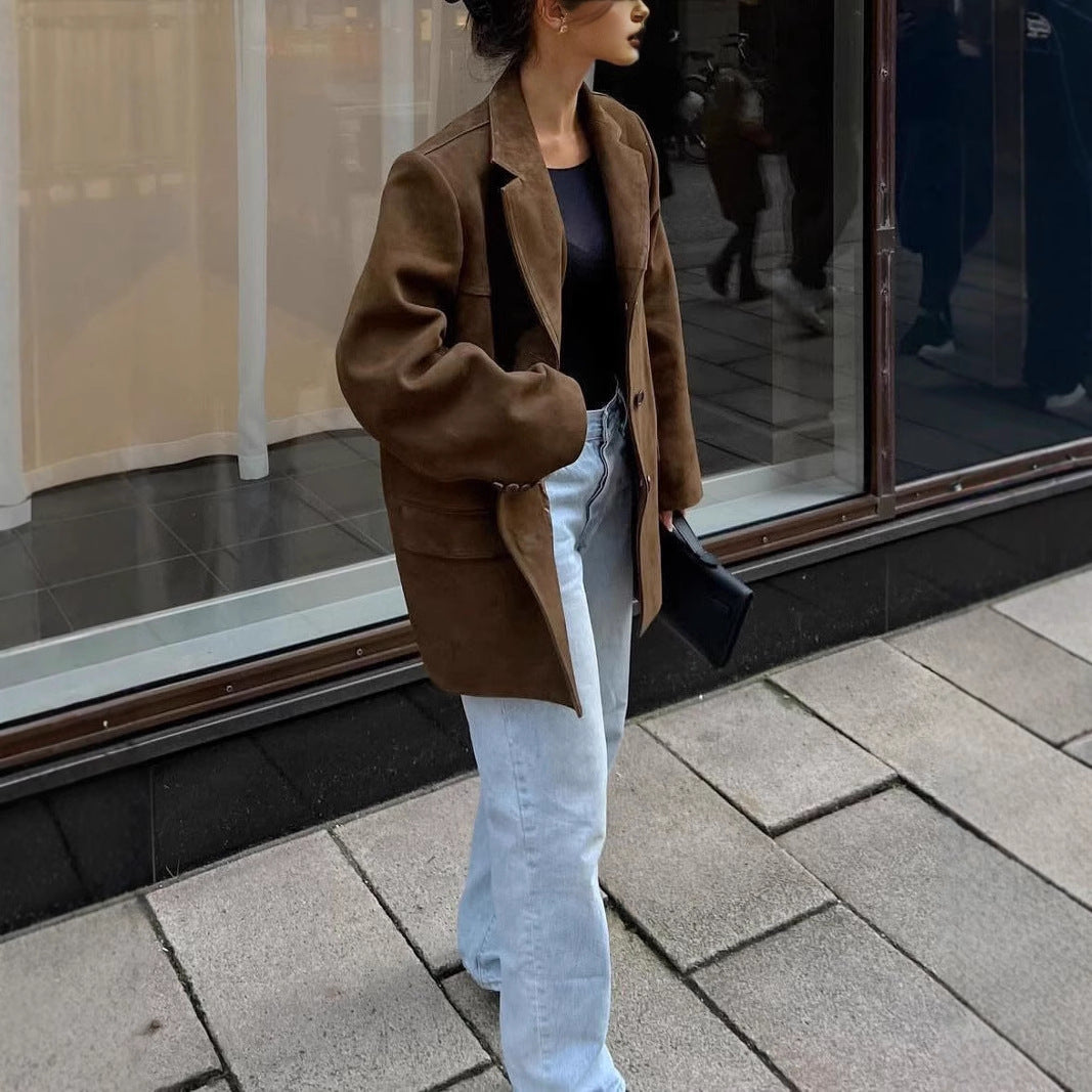 Damen Modische Wildlederjacke mit eleganten Details