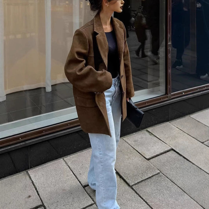 Damen Modische Wildlederjacke mit eleganten Details
