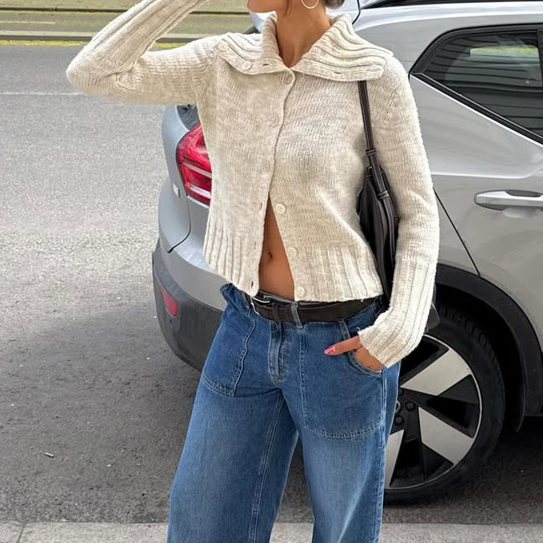 Damen Kurze Strickjacke mit rückseitiger Knopfleiste und weitem Umlegekragen Drune