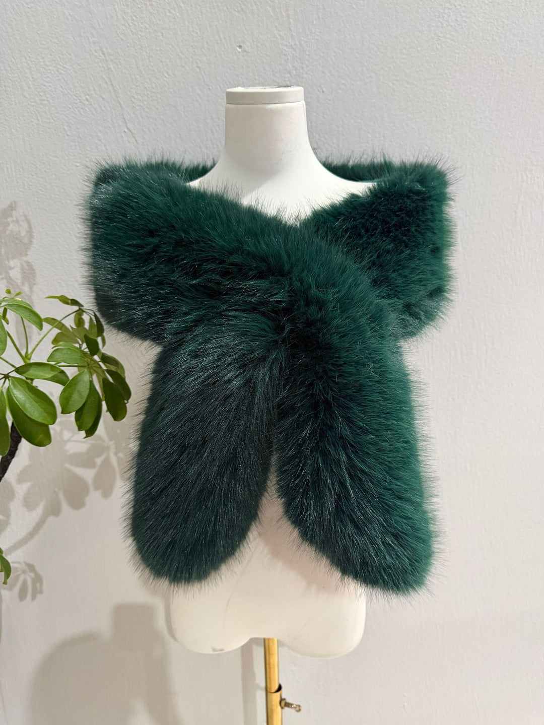 Damen Luxuriöse Wendbare Kunstpelz-Schulterstola mit V‑Form Drune