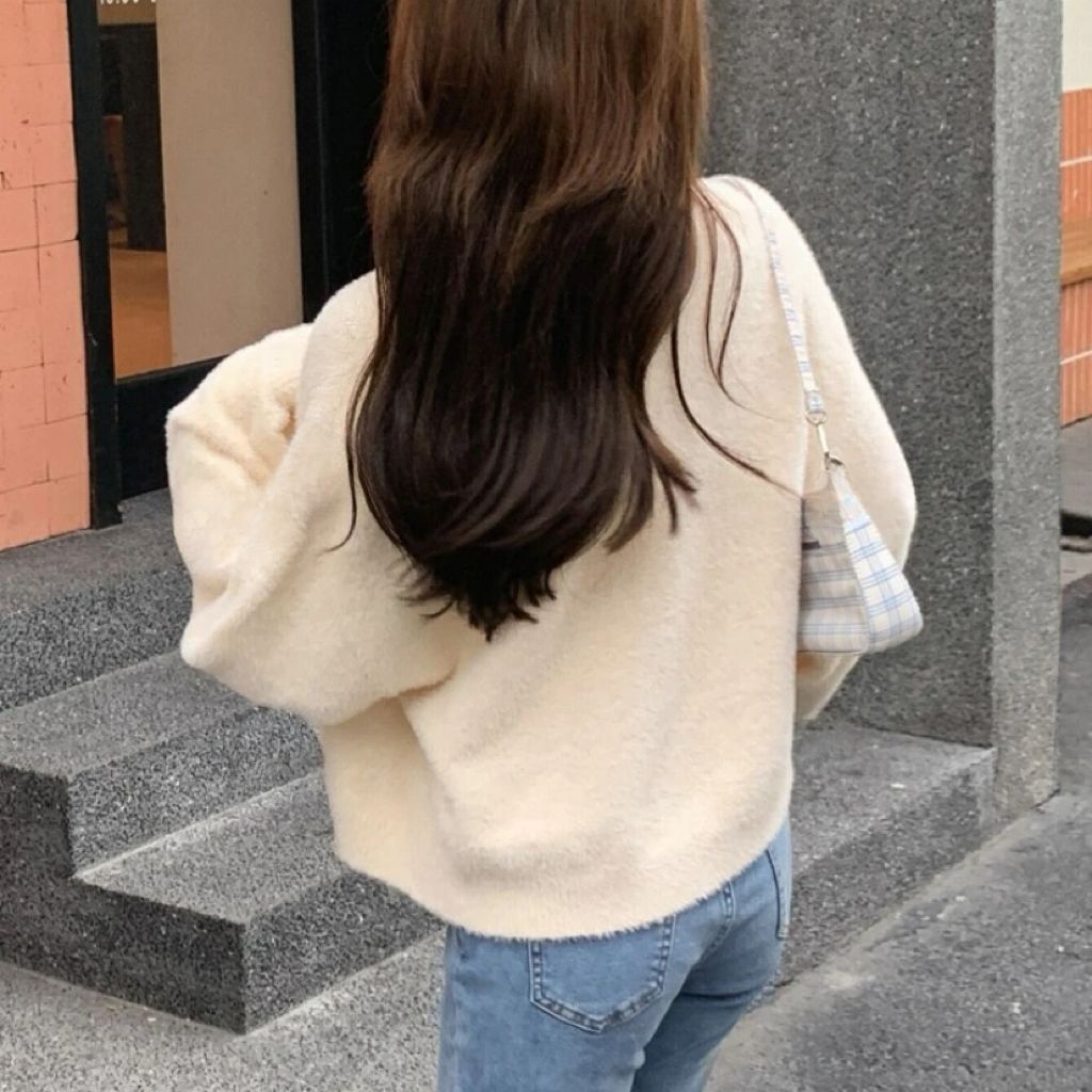 Damen Kurzgeschnittener Flauschiger Strickcardigan mit Perlenknöpfen Drune