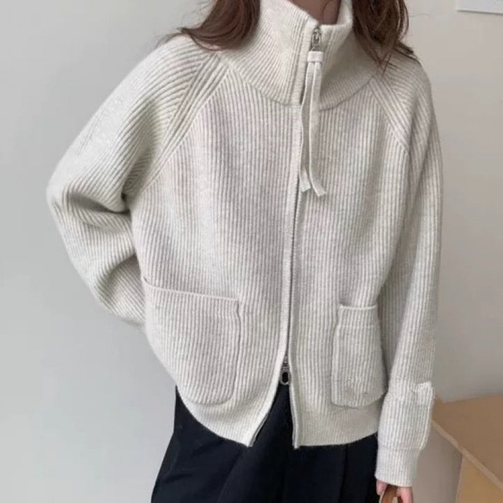 Damen Strickjacke mit hohem Kragen und praktischen Taschen Drune
