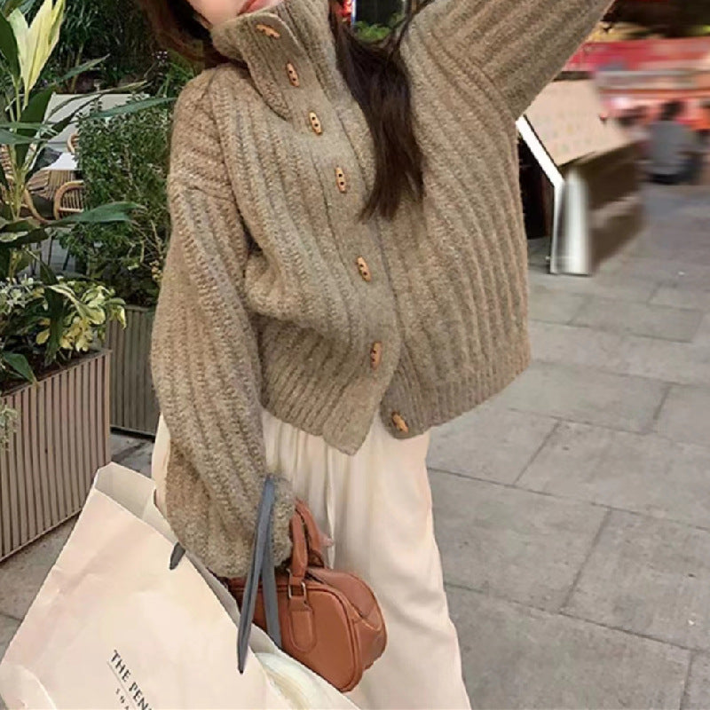Damen Kuscheliger Strickpullover mit hohem Kragen und Knopfdetails Drune