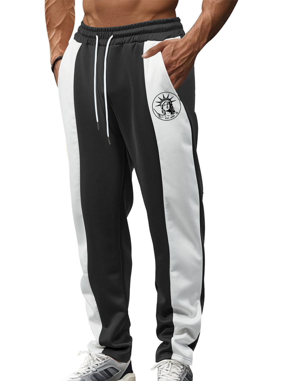 Herren nan sportive Trackpants mit seitlichen Kontrastbahnen elastischem Bund Kordelzug und Hirschstickerei Drune
