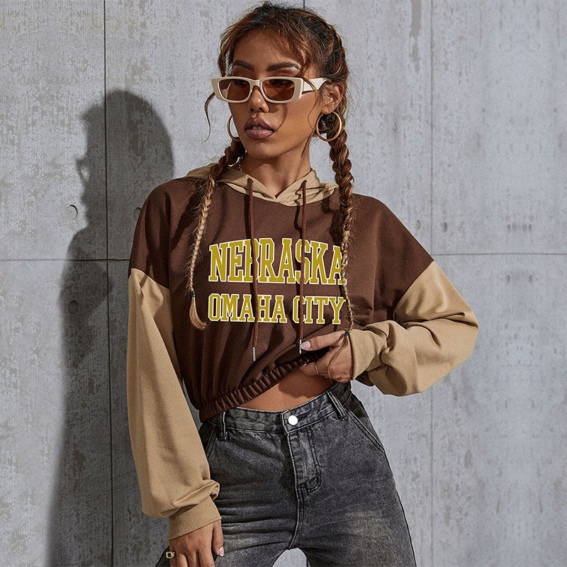 Damen Cropped Hoodie mit Kontrastärmeln, elastischem Saum und schmelzendem Smiley-Print Drune