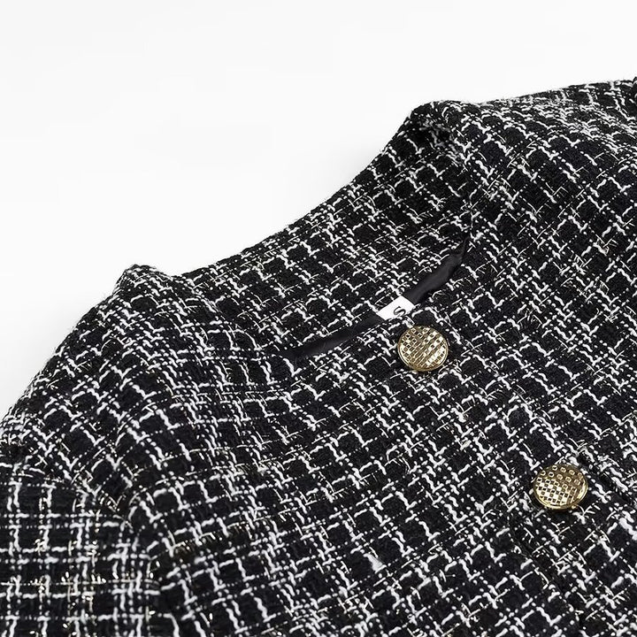 Damen Kurze Bouclé-Tweed-Jacke mit Rundhals, dekorativen Zierknöpfen und aufgesetzten Taschen Drune