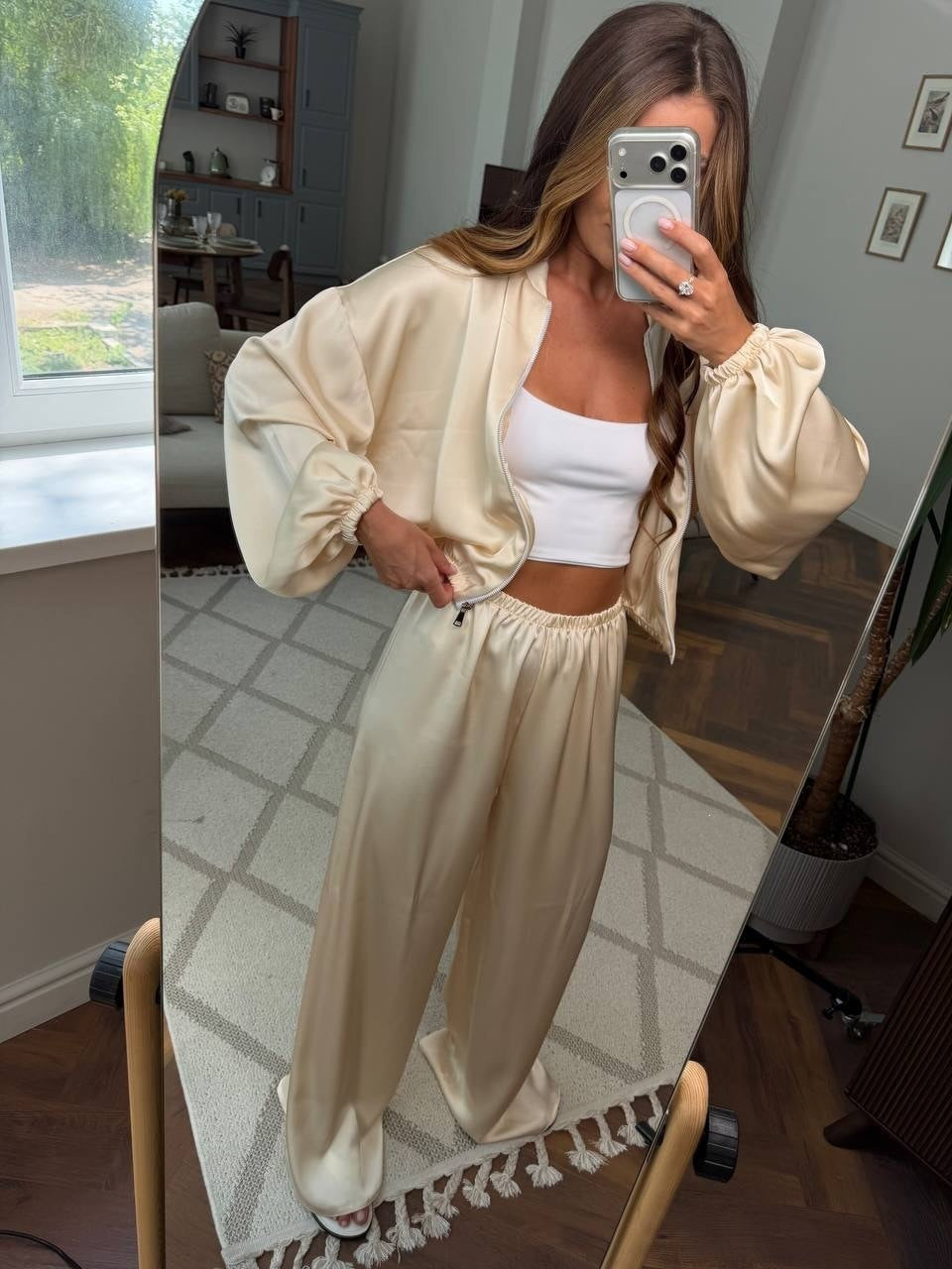 Damen Satin-Loungewear-Set mit kurzer Bomberjacke, Ballonärmeln und weitem Hosenbein Drune
