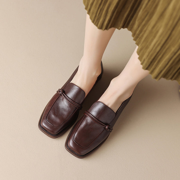 Damen Mokassins mit eleganter Lederverarbeitung und stilvollen Bindegürtel Drune