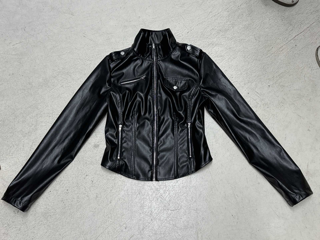 Damen Taillierte Kunstlederjacke mit Stehkragen, Schulterklappen und Reißverschlusstaschen Drune