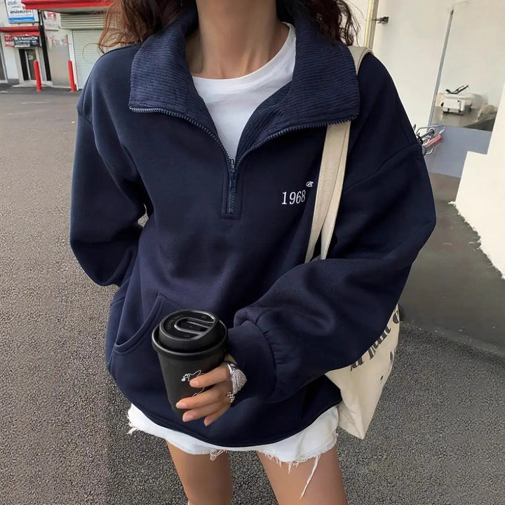 Damen oversized Hoodie mit kurzem Reißverschluss, hohem Stehkragen und Kängurutasche Minimalstick Drune
