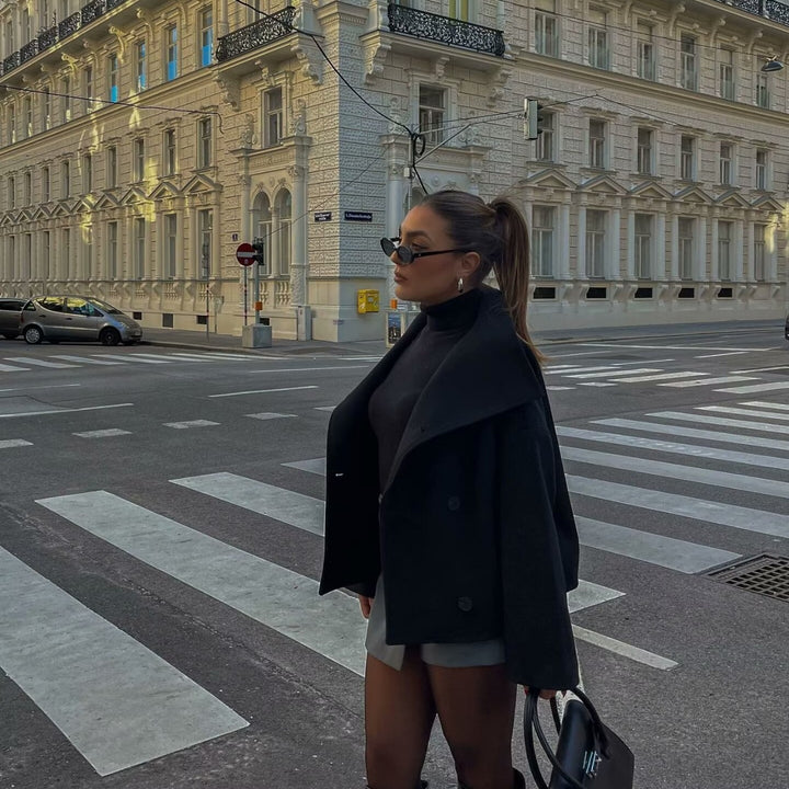 Damen nan kokonartige Kurzjacke mit doppelreihiger Knopfleiste und weitem Schalkragen Drune