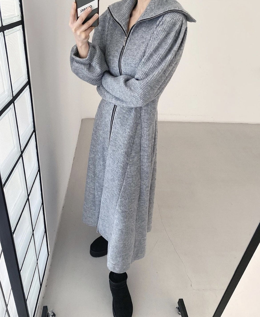 Damen Geripptes Strick-Midikleid mit Reißverschlusskragen und ausgestelltem Rock Drune