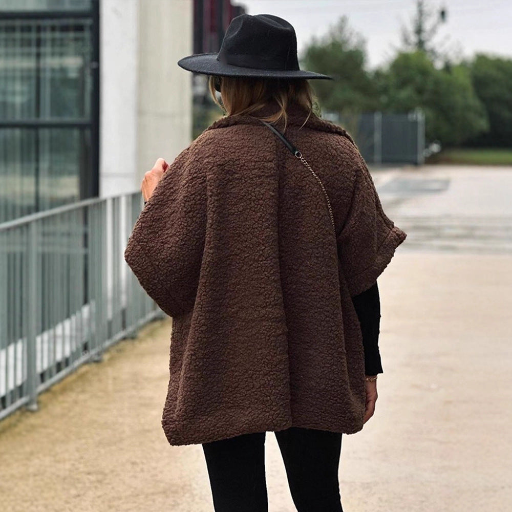 Damen Kurzes Teddy-Cape mit Reverskragen und verdeckter Knopfleiste Drune