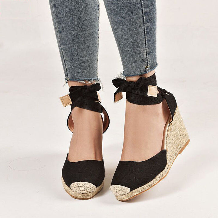 Damen nan Textil-Espadrille mit Bastkeil, Schleifenband-Knöchelriemen und gehäkelter Zehenkappe Drune