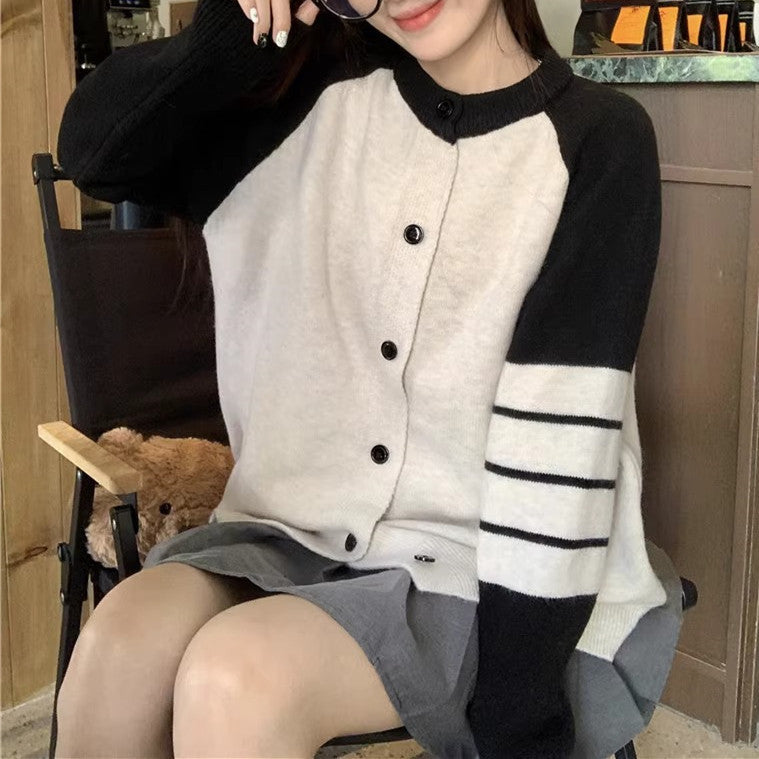 Damen komfortable Strickjacke mit kontrastierenden Ärmeln und Knopfverschluss Drune