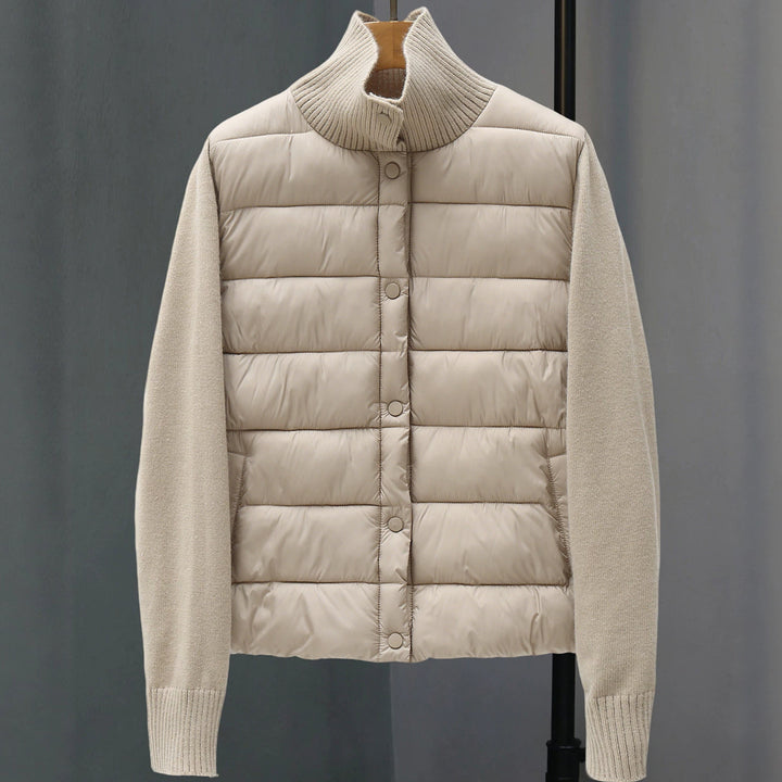 Damen Kurz gefütterte Steppjacke mit gestrickten Ärmeln und Rippkragen Drune