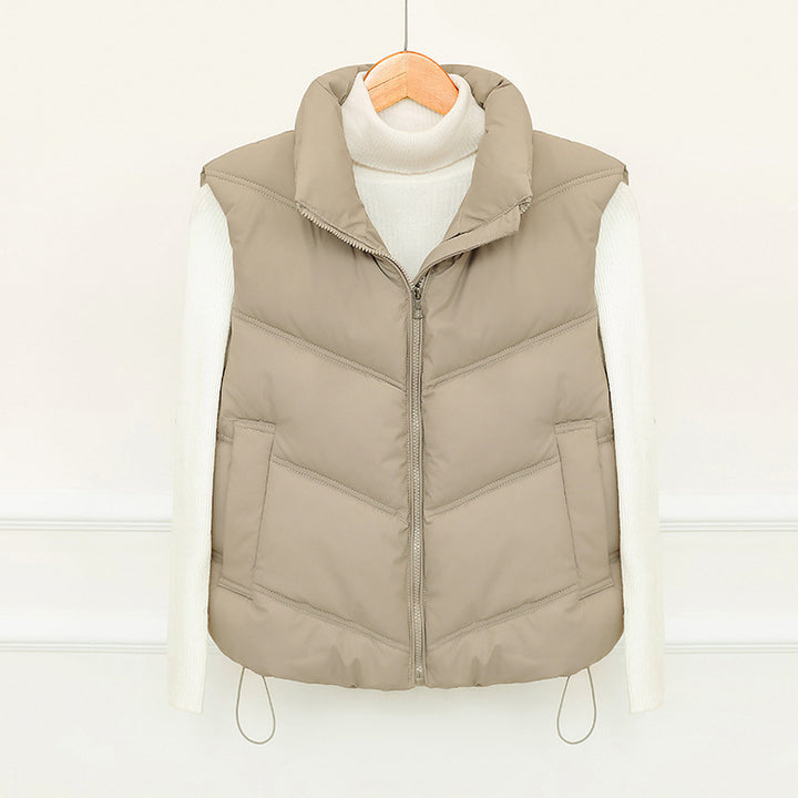 Damen Kurz geschnittene Puffer‑Steppweste mit V‑Quilt, hohem Stehkragen und Kordelzugsaum Drune