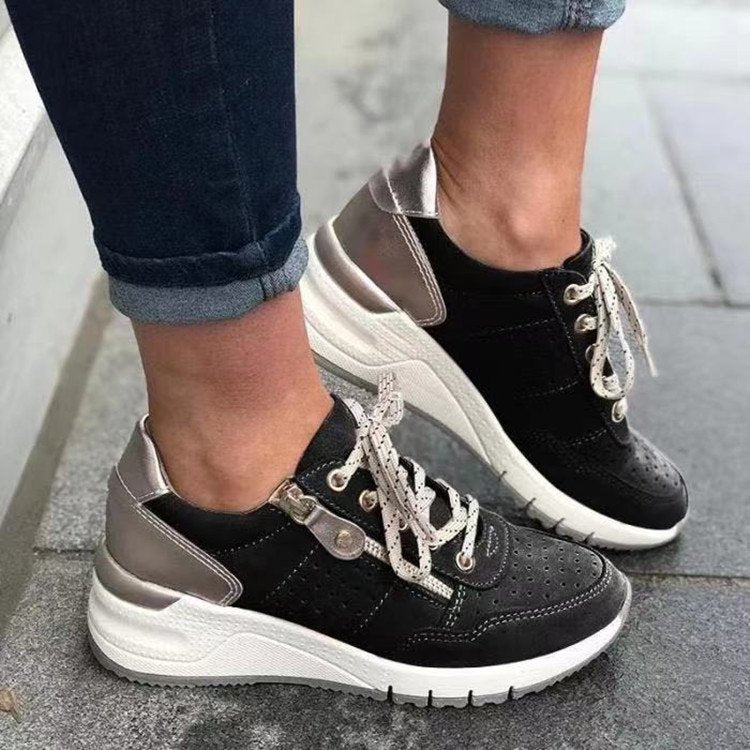 Damen Chunky-Plateau-Sneaker mit perforiertem Velours, gepolstertem Komfortfußbett und Metallic-Fersenaufbau Drune
