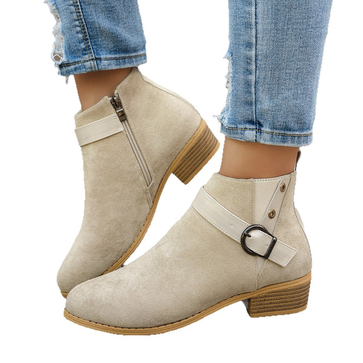 Damen Kurzschaft-Stiefelette aus Wildlederoptik mit seitlichem Reißverschluss und Ziergurt Drune