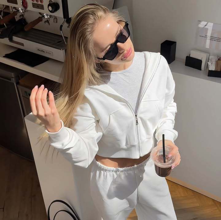 Damen Cropped Kapuzen-Sweatjacke mit Kängurutasche und tailliertem Rippbund Drune
