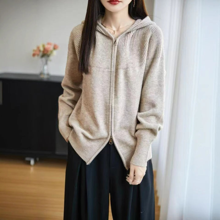 Damen Kapuzenjacke mit feinem Rippstrick und eleganter Reißverschlussgestaltung Drune