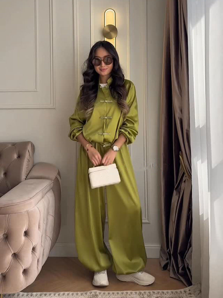 Damen Satin-Zweiteiler mit traditionellen Knebelverschlüssen und weitem Hosenrock Drune