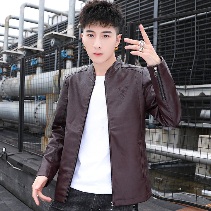 Herren Schmal geschnittene Kunstleder‑Motojacke mit minimalem Stehkragen und Zipperdetail Drune